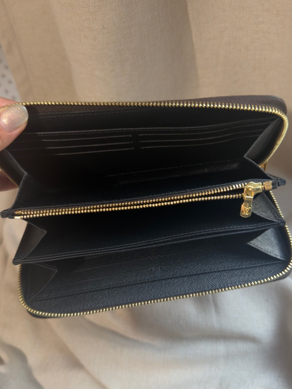LV Wallet - Picture 9 of 10